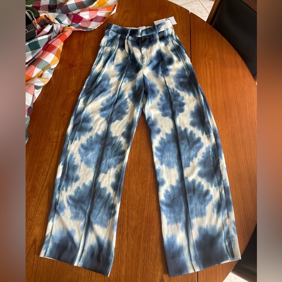 Zara blue and white flowy satin effect printed pants - Picture 2 of 3
